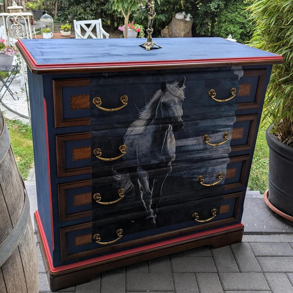 alter nähtisch mit kreidefarbe gestrichen und rubbelbildern verschönert