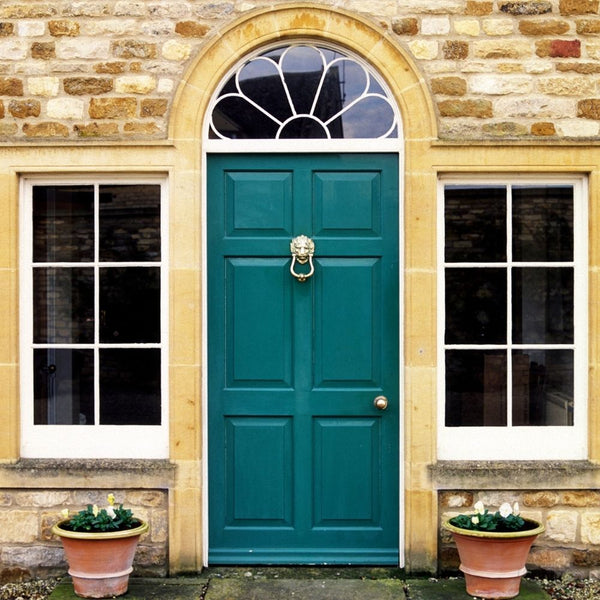 Petrol Farbe für Eingangstür mit umweltfreundlichen Kreidefarben gestrichen